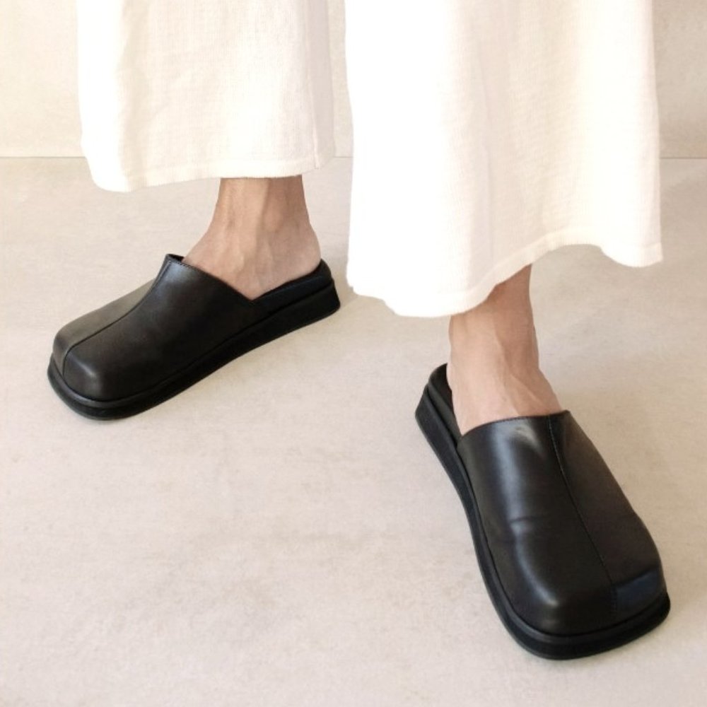 Whiz - Black Leather Mules NEW WITH BOX Size 10 (Euro 40)
